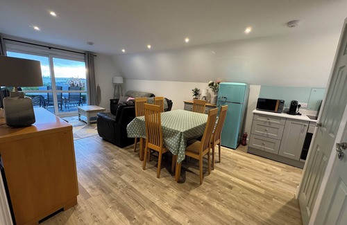 Bude Chalet De Esquí | Coombe View Cornwall Holiday Lodge Near Bude. Sea Views. Large Patio Sleeps 6.