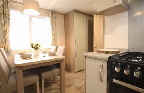 Colchester Casa | Coopers Beach 3-Bed Caravan Sleeps 8 & Pets Ok