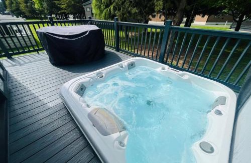 Allerthorpe Casa | Coopers Corner, Lodge with Hot Tub