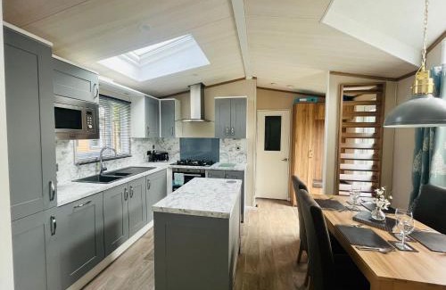 Allerthorpe Casa | Coopers Corner, Lodge with Hot Tub