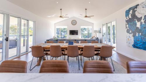 Lovedale Casa | Coopers Lodge, Lovedale - A rural escape in the heart of wine country