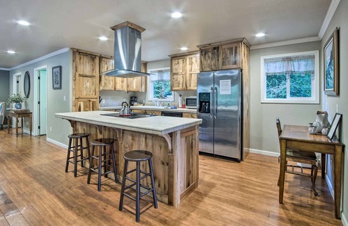 Coos Bay Cabaña | Coos Bay Retreat < 2 Mi to Marina & Casino!