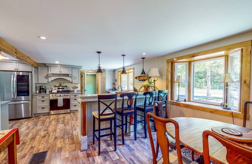 Roxbury Cabina | Coos Canyon- Firepit, Swimming Hole & Dog-Friendly