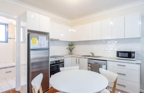 Corlette Casa | Copacabana 2 cute unit with water views from the balcony