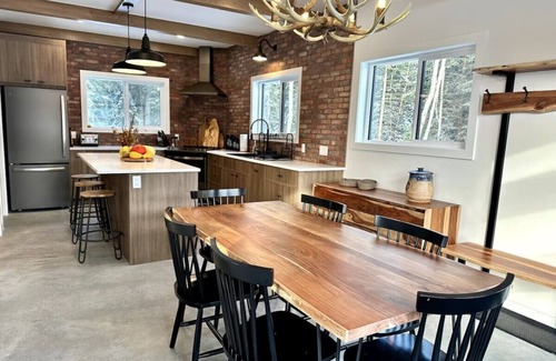Blaeberry Cabina | Copper Bear Barn - Rural Golden