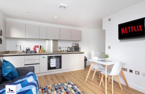 Chapeltown Casa | Copper Beech by Alt-Stay - 2 Bed En Suite Contractor, Corporate & Relocation Accommodation near LBA with EV Plug, Parking, King Bed, Workspace, Kitchen, Smart TV and Wi Fi - Long Stay Ready with Weekly and Monthly Rates