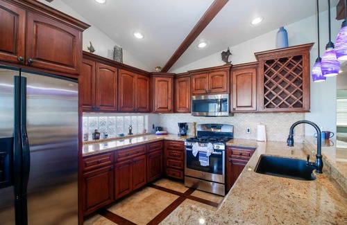 Port Isabel Casa | Copper Bottomed Waterfront Cottage Bring the family Please see Manager Info before booking