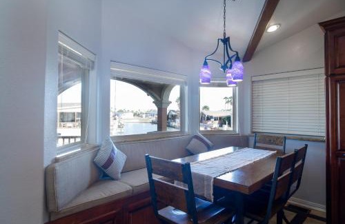 Port Isabel Casa | Copper Bottomed Waterfront Cottage Bring the family Please see Manager Info before booking