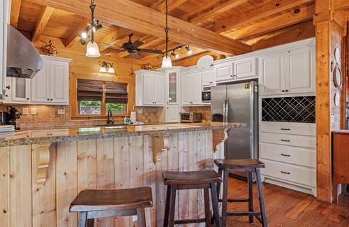 Cleveland Cabina | Copper Canyon - Luxury Lodge located on Private Lake