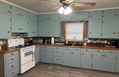 Mina Cabina | Copper Top Lake Cottage: Peaceful Lakefront Getaway on Scatterwood Lake –