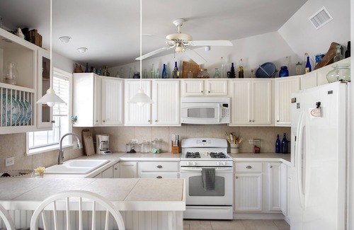Big Coppitt Key Casa | Coppitt Cottage - 2/2, private backyard with waterfall and hot tub