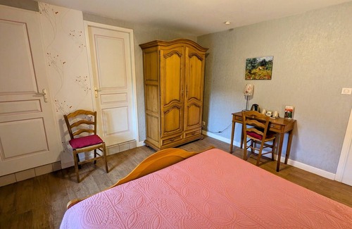 Moyenmoutier Cama Y Desayuno | Habitación Coquelicot, tranquilidad en plena naturaleza del siglo XVIII, desayuno incluido