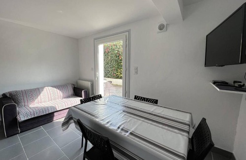 Cambo-les-Bains Apartamento | Coquet T1 Bis avec Terrasse en Rez-de-Jardin, Cambo-les-Bains - FR-1-495-91