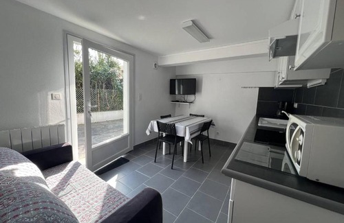 Cambo-les-Bains Apartamento | Coquet T1 Bis avec Terrasse en Rez-de-Jardin, Cambo-les-Bains - FR-1-495-91