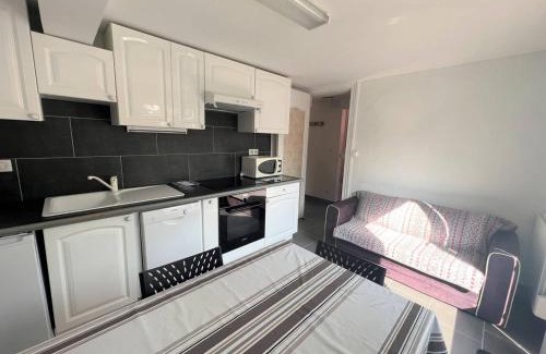 Cambo-les-Bains Apartamento | Coquet T1 Bis avec Terrasse en Rez-de-Jardin, Cambo-les-Bains - FR-1-495-91