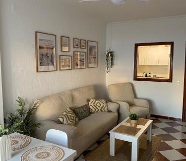 Punta Umbria Apartamento | Coqueto apartamento céntrico con terraza y parking