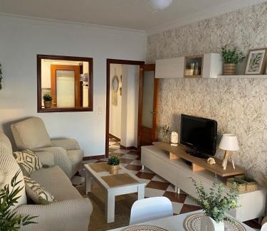 Punta Umbria Apartamento | Coqueto apartamento céntrico con terraza y parking