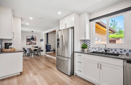 East Kootenay Casa | Coral | Pvt Beach Access | Fenced Yard | Fire Pit