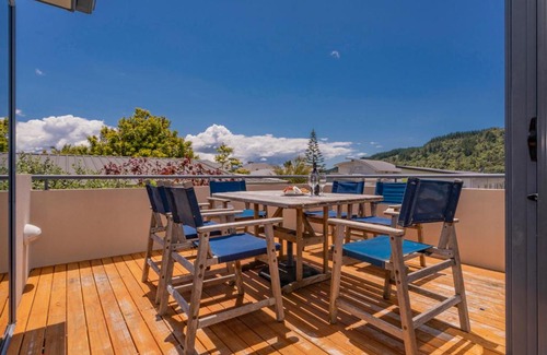 Whangamata Casa | Coral Castle - Whangamata Holiday Home