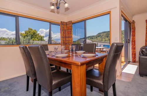 Whangamata Casa | Coral Castle - Whangamata Holiday Home