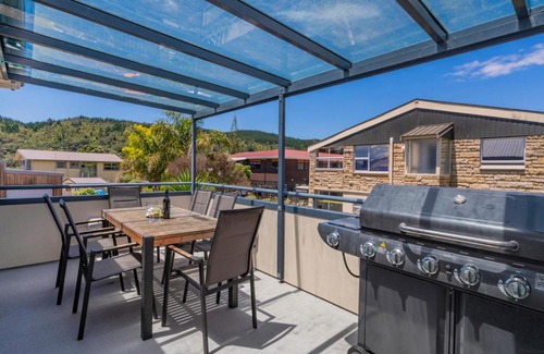 Whangamata Casa | Coral Castle - Whangamata Holiday Home
