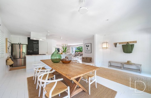 Blacks Beach Casa | Coral Cove Holiday Home