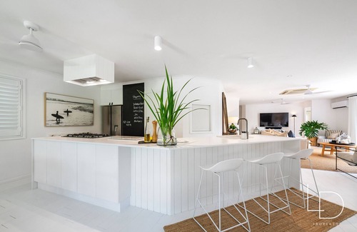 Blacks Beach Casa | Coral Cove Holiday Home