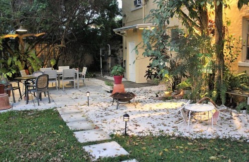 Douglas Apartamento | Coral Gables Picasso Apt in Art Building W/Patio