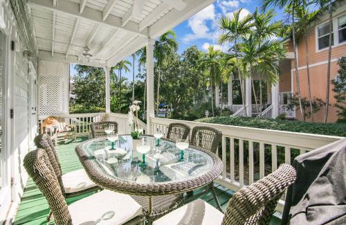 Key West Villa | Coral Palm by AvantStay Key West Walkable Gated Community Shared Pool
