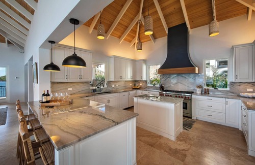 Estate Ben Runnels Gut Villa | Coral Point Villa ~ Luxury 5-bedroom villa in Coral Bay with Solar