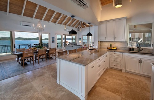 Estate Ben Runnels Gut Villa | Coral Point Villa ~ Luxury 5-bedroom villa in Coral Bay with Solar