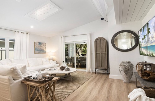 Naples Park Casa | CORAL REEF RETREAT - Vanderbilt Beach Coastal Home with Heated Pool