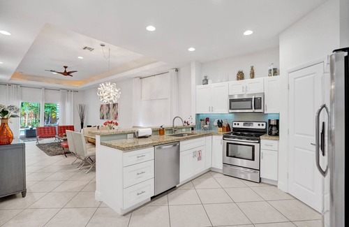 South Corals Casa | Nueva construcción de 3 dormitorios y 2 baños con piscina climatizada en el corazón de Oakland Park