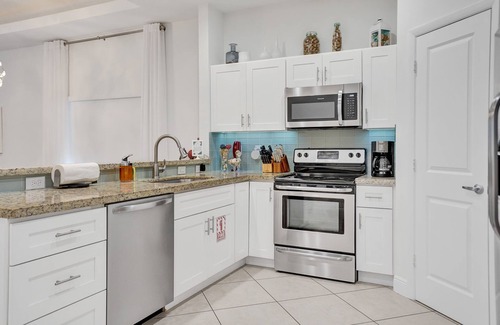 South Corals Casa | Nueva construcción de 3 dormitorios y 2 baños con piscina climatizada en el corazón de Oakland Park