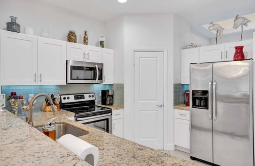 South Corals Casa | Nueva construcción de 3 dormitorios y 2 baños con piscina climatizada en el corazón de Oakland Park