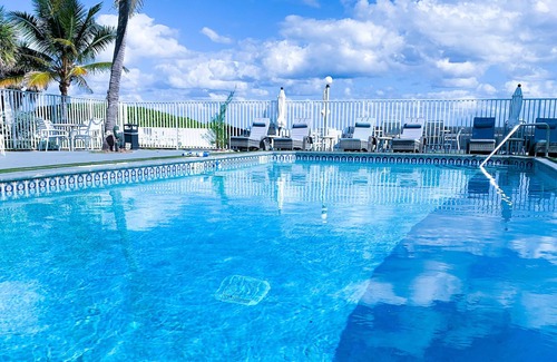 Pompano Beach Hotel | Coral Tides Resort