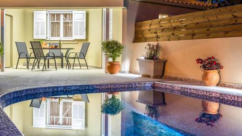 Neromilos Villa | Coral Villa