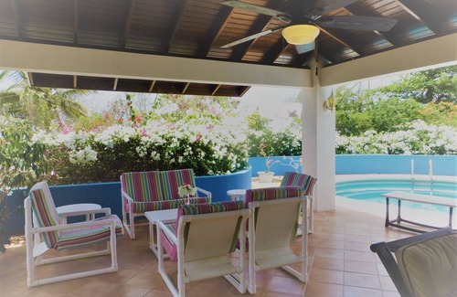 Long Bay Villa | Coral Villa Nr Sam Lord's Castle, playa, algunas vistas al mar!