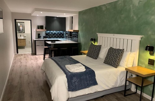 Nahoon Cama Y Desayuno | Coral Wood Self Catering Suites and B&B