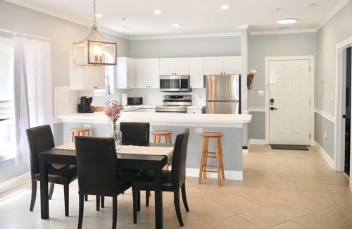 Charlotte Condominio | Fall Deal: 10% Off 3+ Night Stays Until Oct 31!