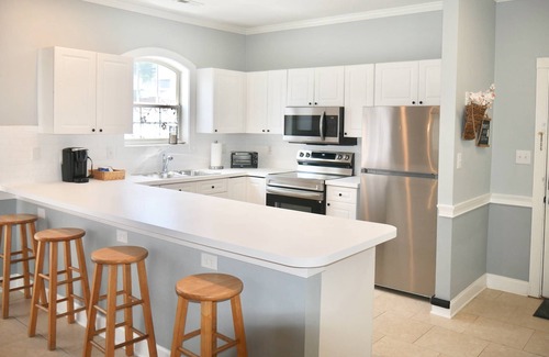 Charlotte Condominio | Fall Deal: 10% Off 3+ Night Stays Until Oct 31!