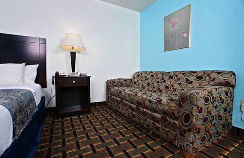 Newton Hotel | Sky Palace Inn & Suites Newton