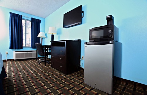 Newton Hotel | Sky Palace Inn & Suites Newton