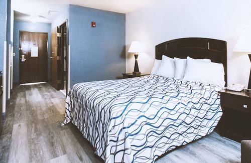 Park City Casa | Coratel Inn & Suites by Jasper Park City - Wichita North - DKBNS