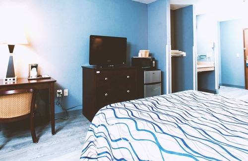 Park City Casa | Coratel Inn & Suites by Jasper Park City - Wichita North - DKBNS