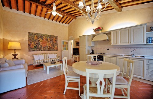 Empoli Apartamento | Apartment en Monterappoli con 2 habitaciones, capacidad 4