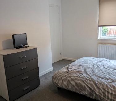 Corby Casa | Corby Town Vacations Rooms available for Couples & Singles