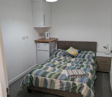 Corby Casa | Corby Town Vacations Rooms available for Couples & Singles