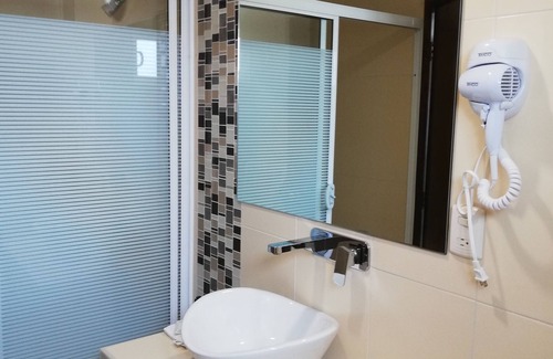 La Paz Hotel | Cordiality Inn
