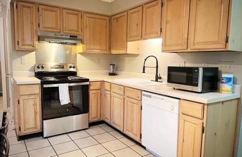 Cordova Casa | Cordova! Modern 3BR, Hot tub&bbq